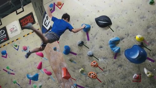 青森県のクライミング施設「RAT Wall 弘前」